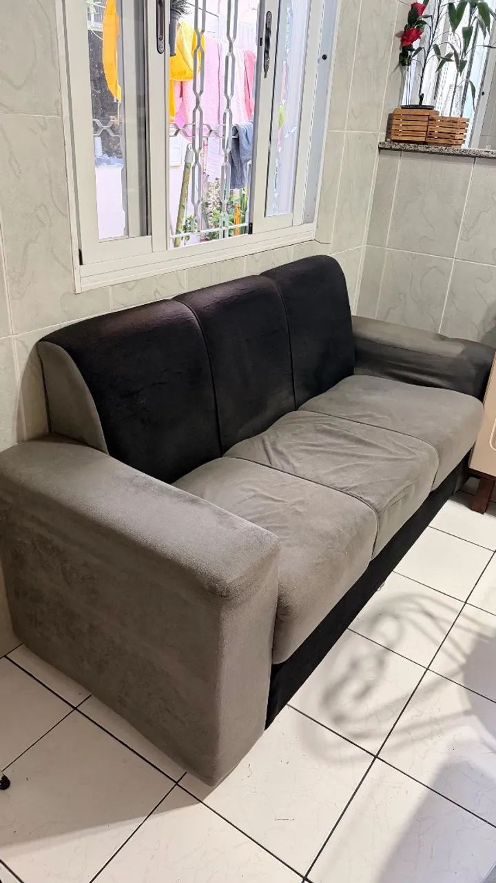 Sofá de três lugares 