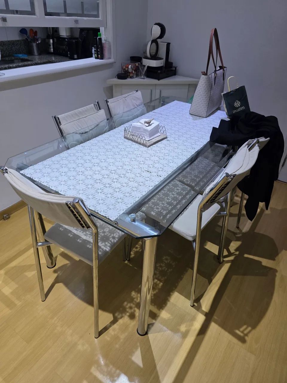 Mesa com 6 cadeiras
