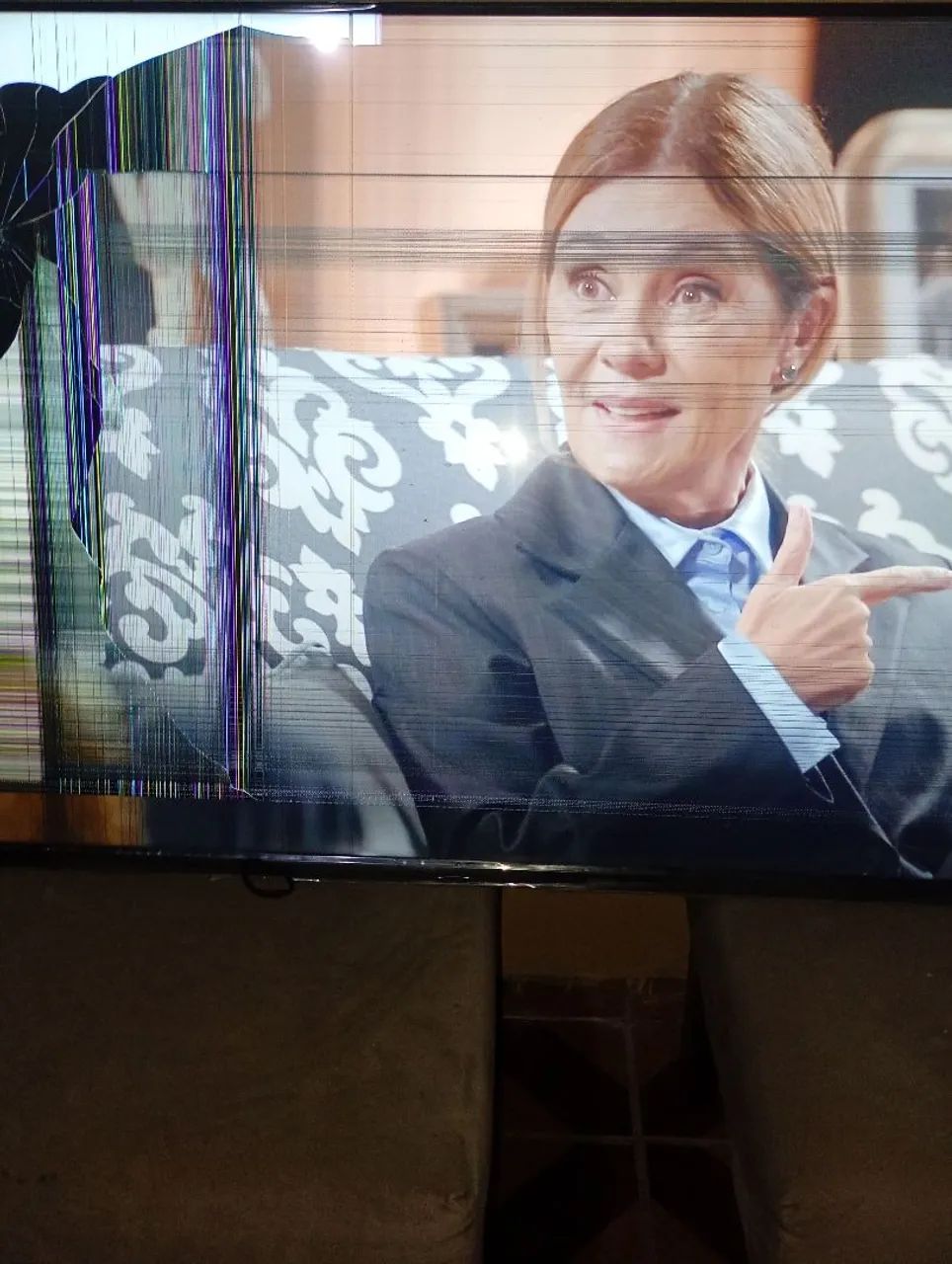 Vende se tv 55 polegadas com tela quebrada ligando 