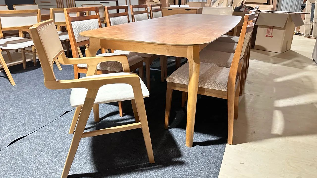 MESA DE JANTAR COM 10 CADEIRAS - Medidas 2.70x1.10