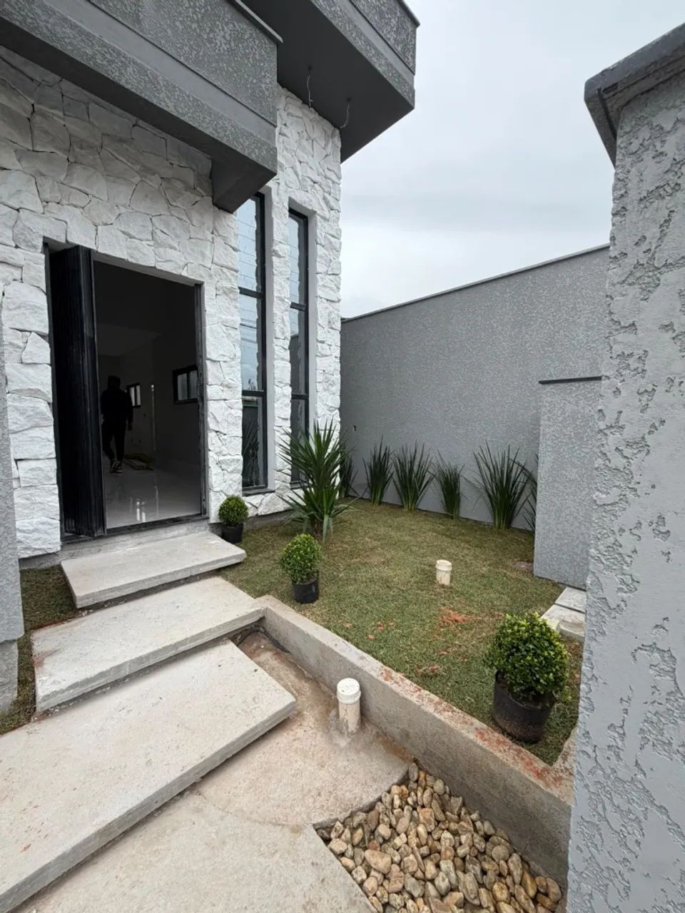 Casa térrea de alto padrão com 2 dormitórios + quintal no Bairro dos Ingleses! - Foto 4