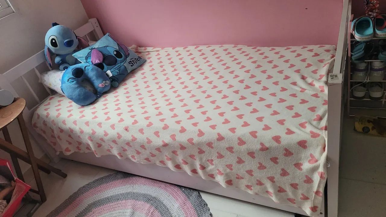 Cama bi branca já com 2 colchões - Foto 2