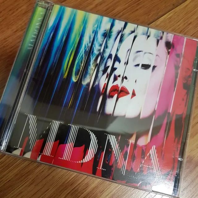 Madonna DVD Corpo em evidência + CD MDNA duplo - CDs, DVDs etc