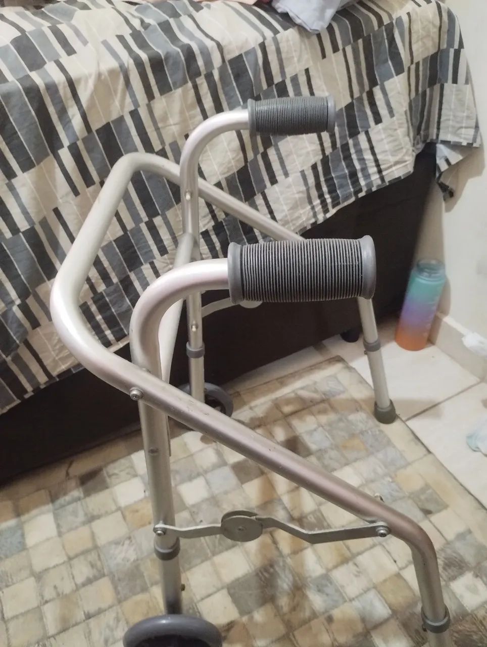Vende -se um andador pra crianças com deficiência  - Foto 6