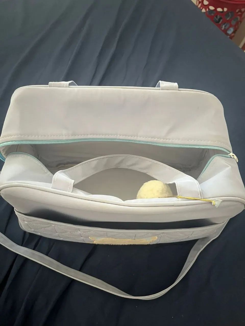 Berço e bolsas de bebê 