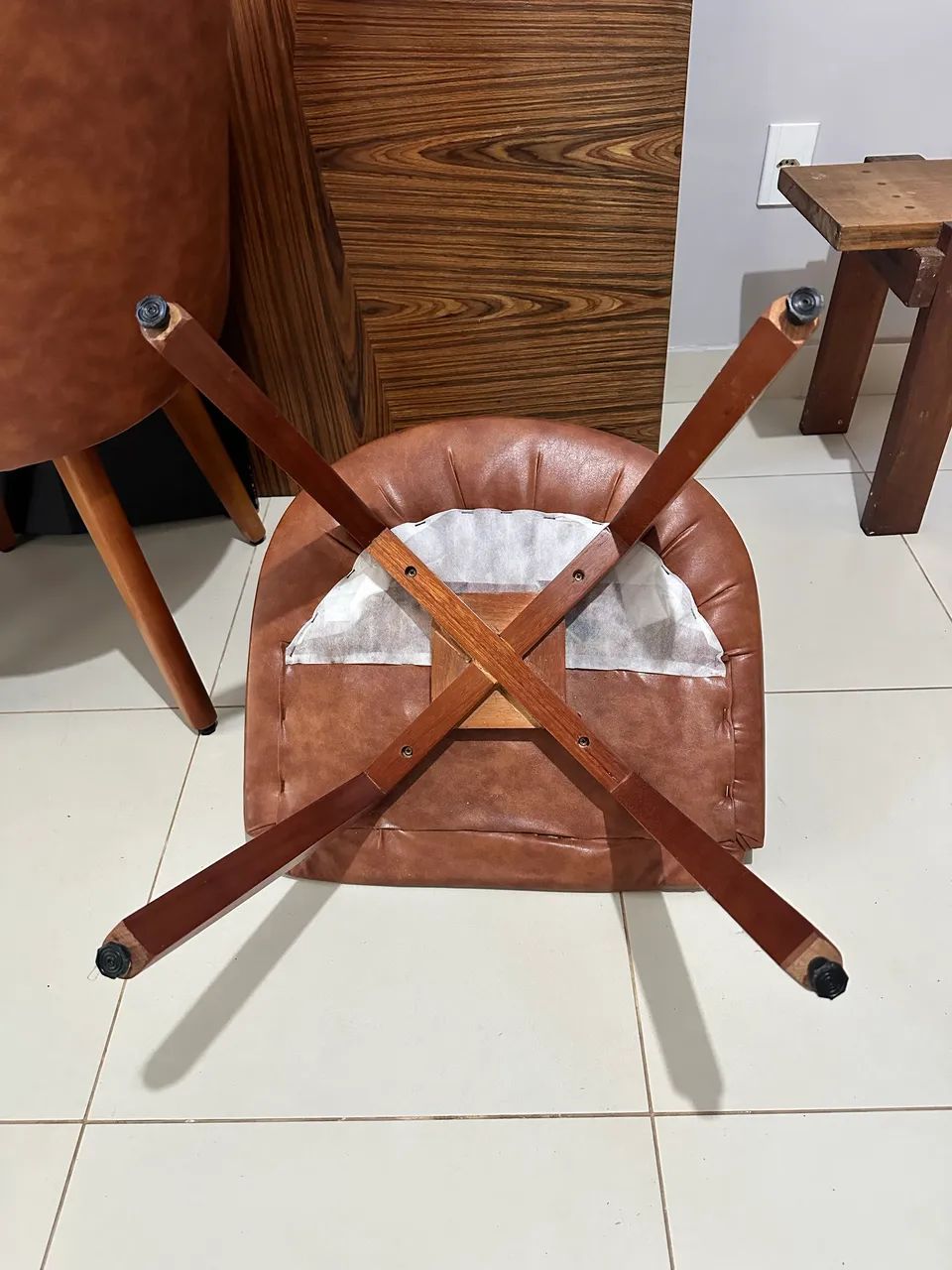     Kit Sala de Jantar Completo - Mesa + Cadeiras em Ótimo estado - Foto 4