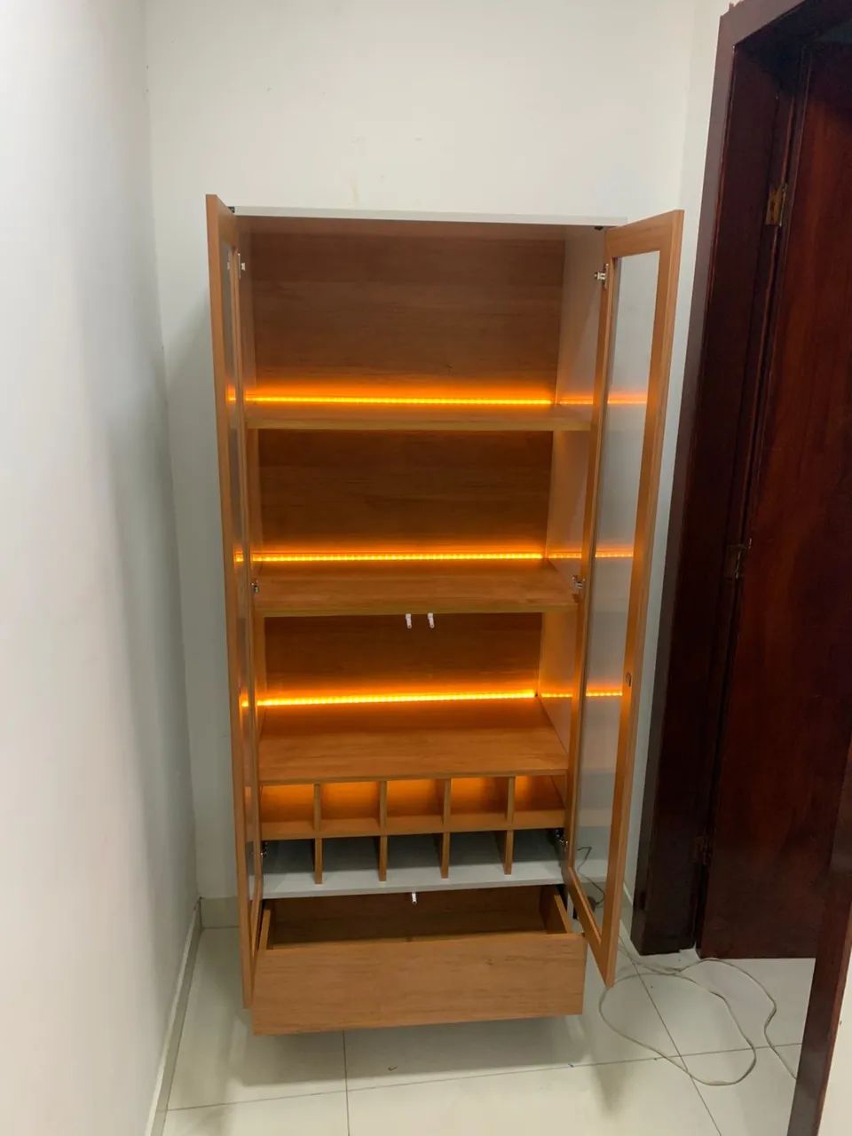 Cristaleira com adega  - Foto 2