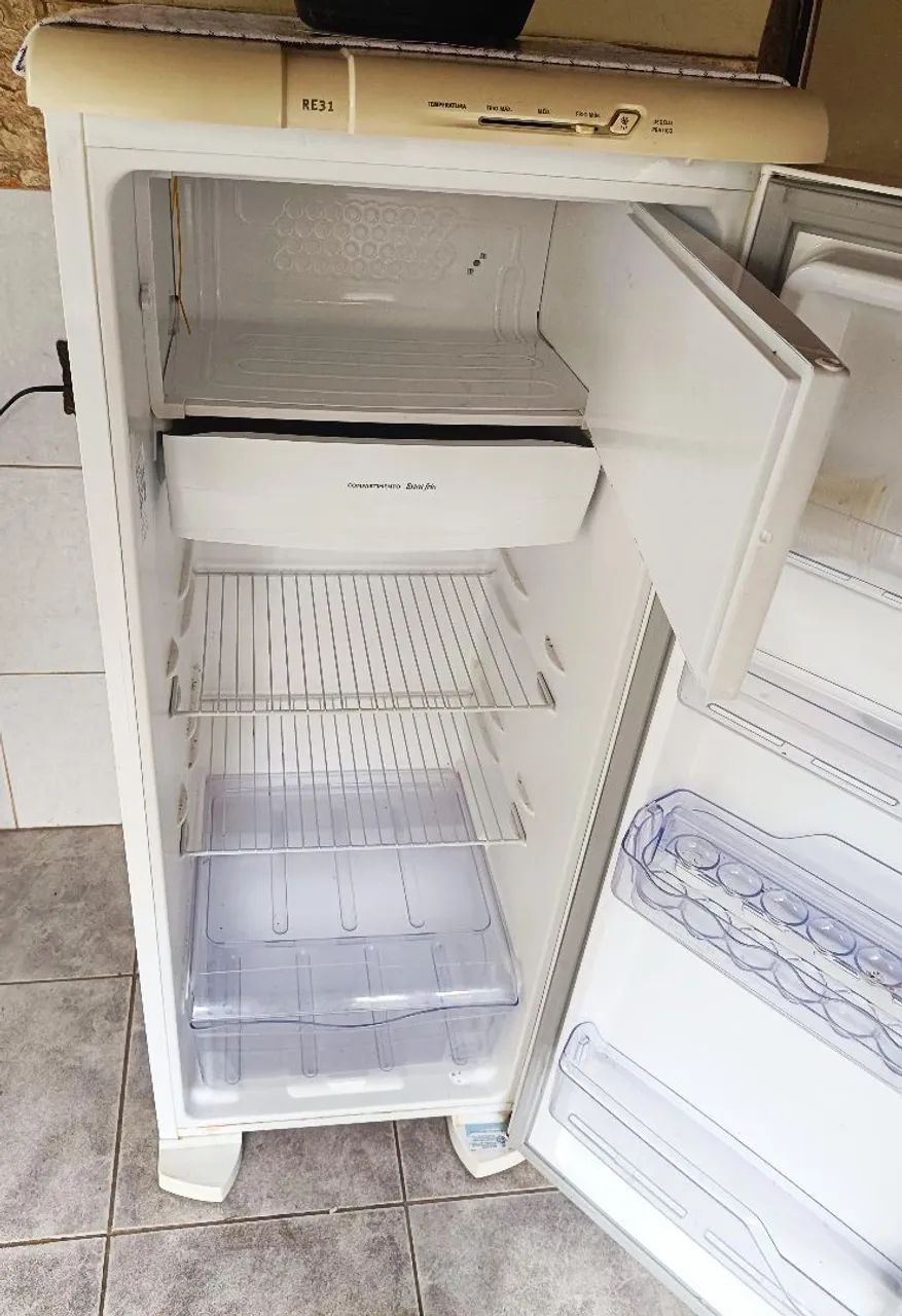 Geladeira 240 litros 
