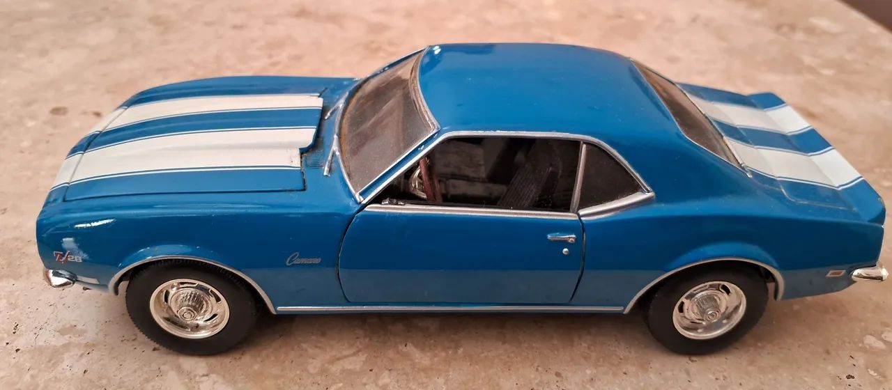 Miniatura Chevy Camaro Z28 Azul escala 1.24