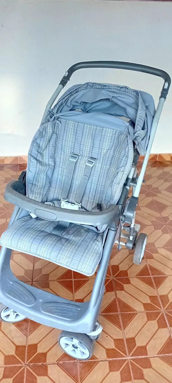 Carrinho de bebê com bebê conforto  - Foto 3