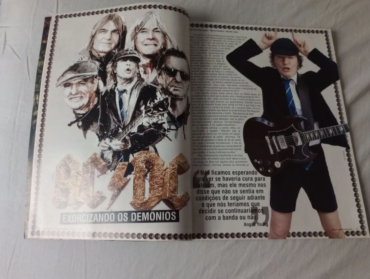 Revista Roadie Crew AC/DC, com poster  - Foto 2