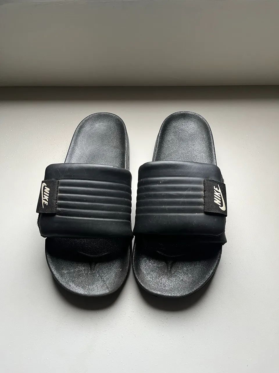 Chinelo slide Nike preto 