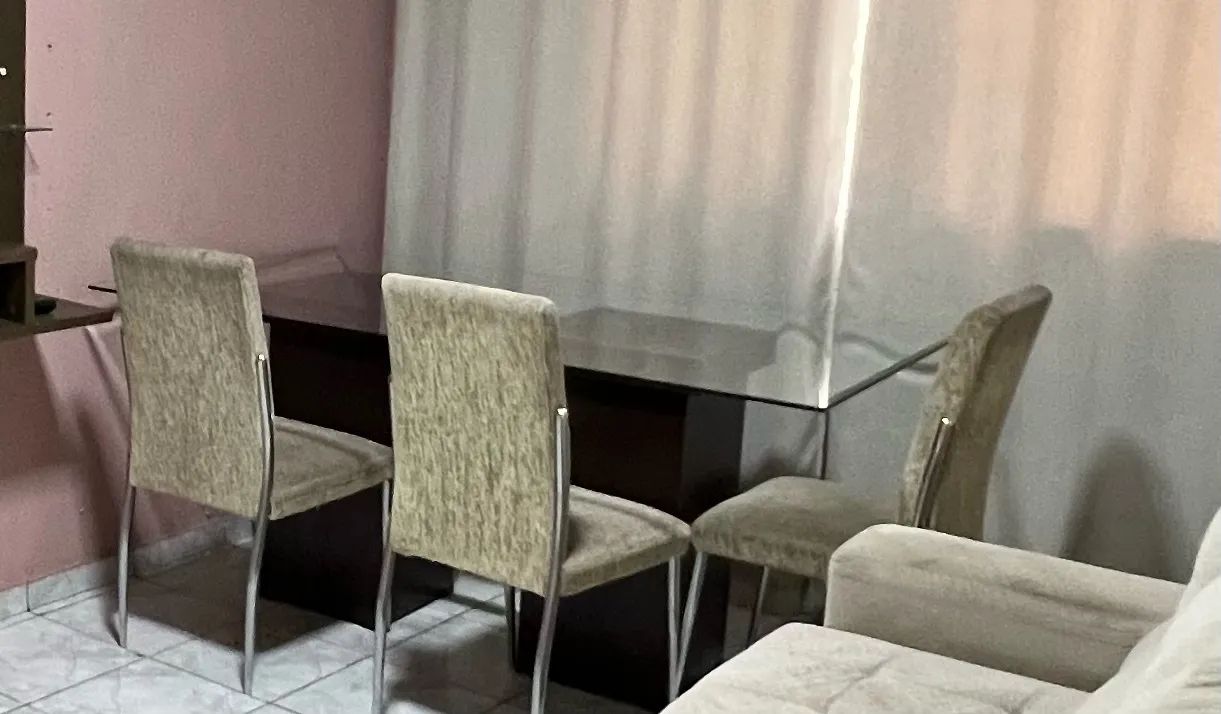 Mesa 6 lugares com 5 cadeiras - Foto 2