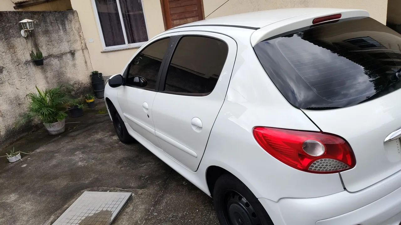 Peugeot 207 207 Active 1.4 Flex 8V 5p 2015