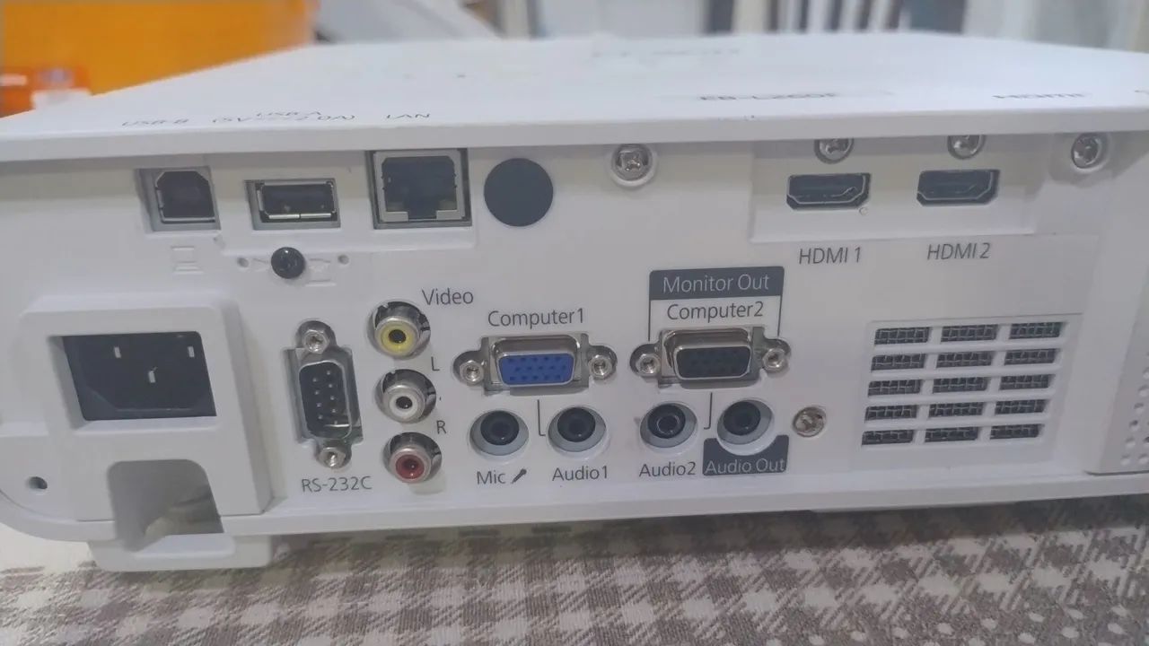 Projetor  4mil e  600 lumem - Foto 3