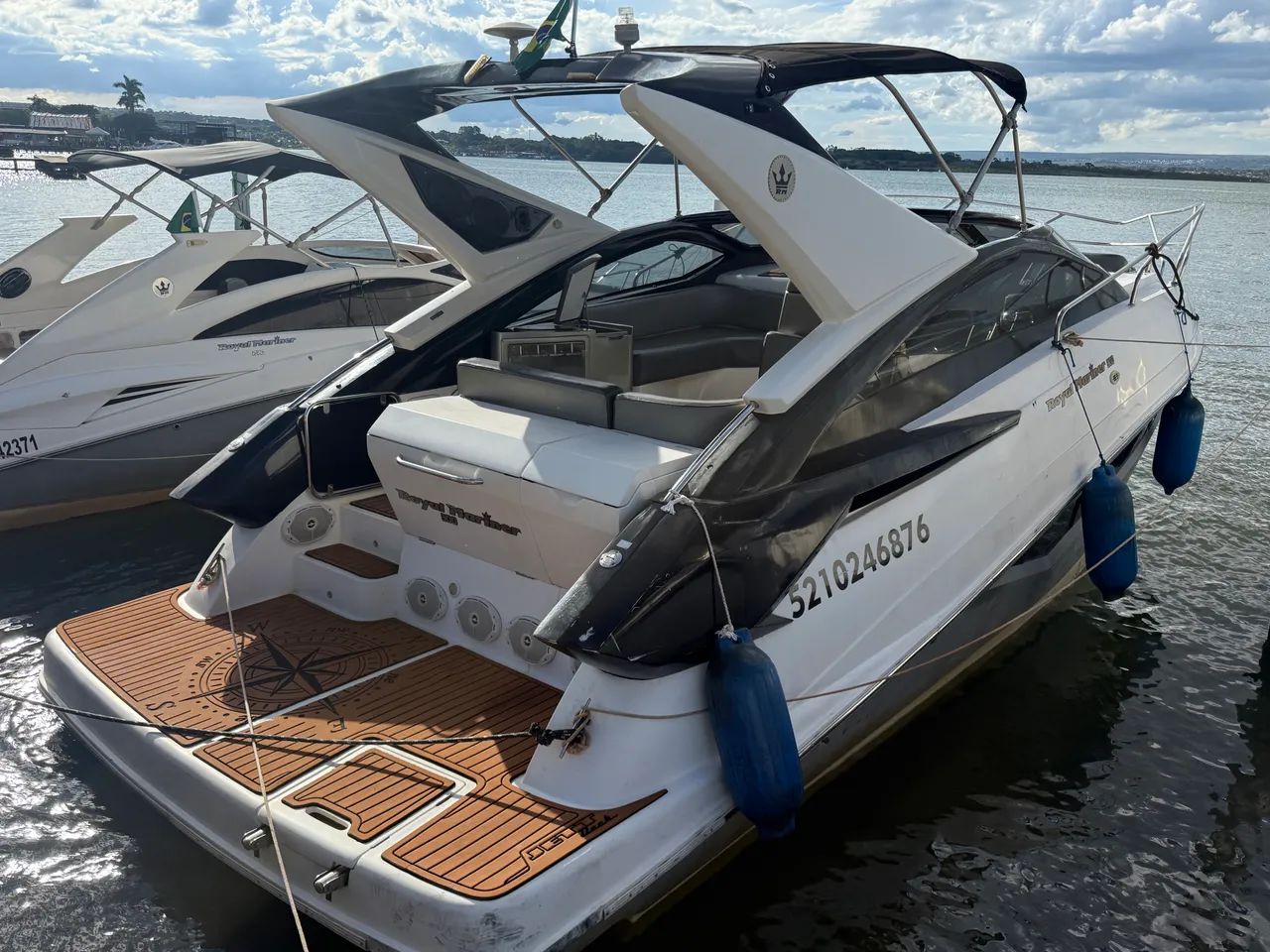 Lancha Royal Marine Rm300 14 passageiros 