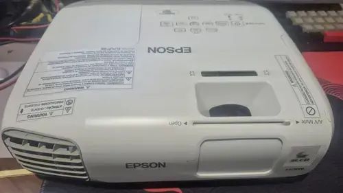 O Projetor Epson PowerLite S27  - Foto 4