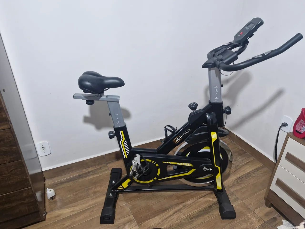 Vende-se uma bicicleta ergométrica 