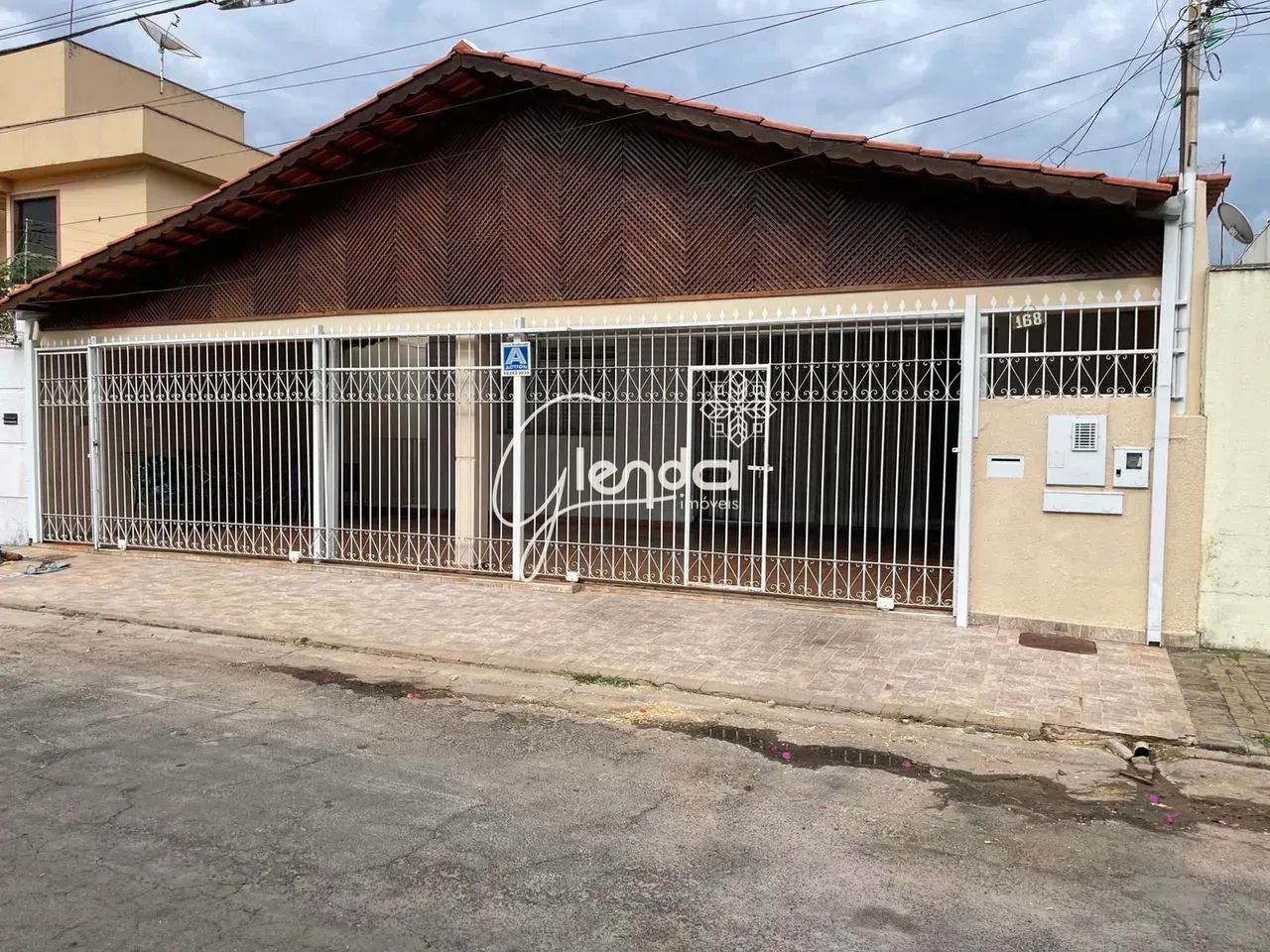 Casa com 2 Residências no Setor Coimbra