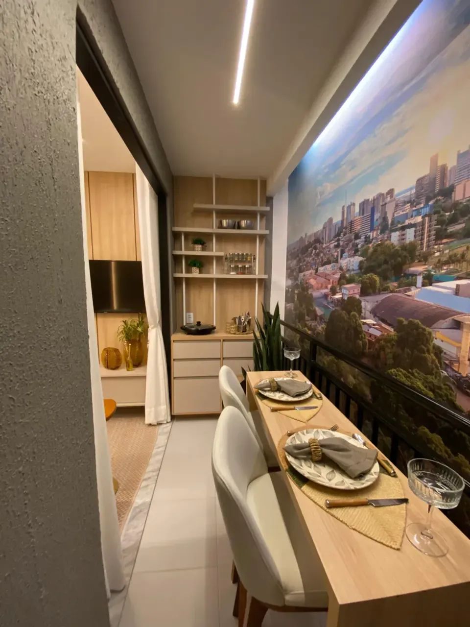 LINDISSIMO APTO NO ALEIXO - 2 QUARTOS COM VARANDA - Foto 3