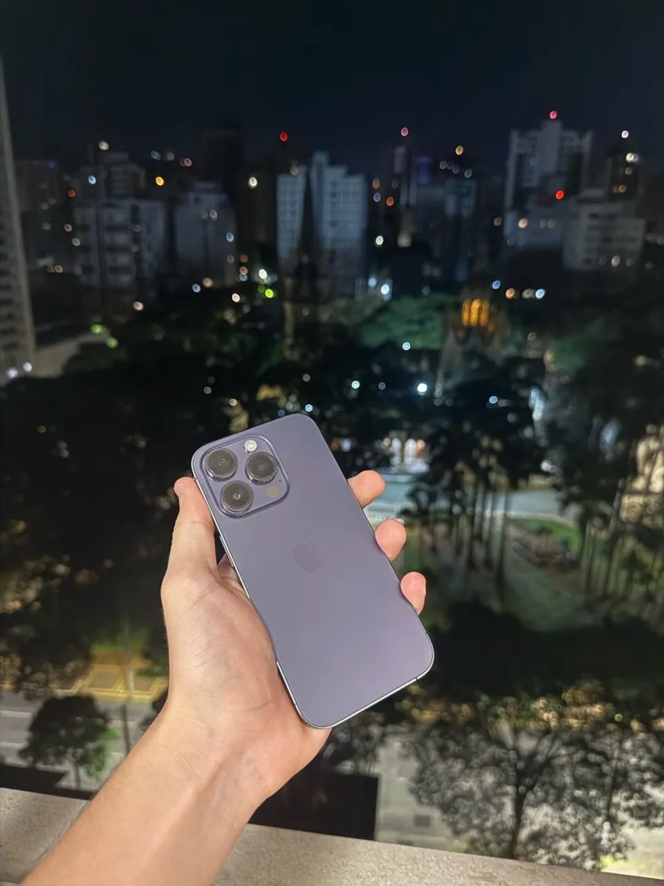 iPhone 14 Pro roxo