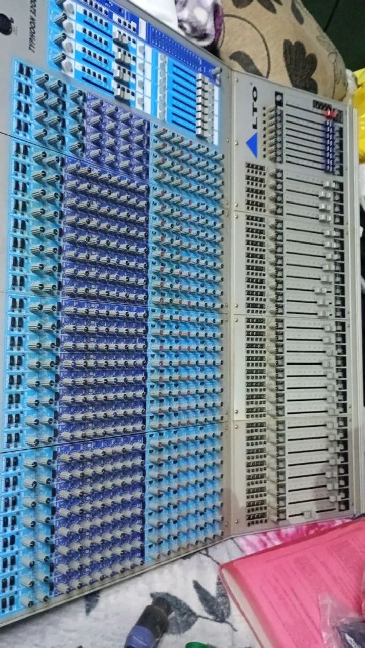 Vende-se mesa de som americana 32 canais 8 Aux XLR  - Foto 5