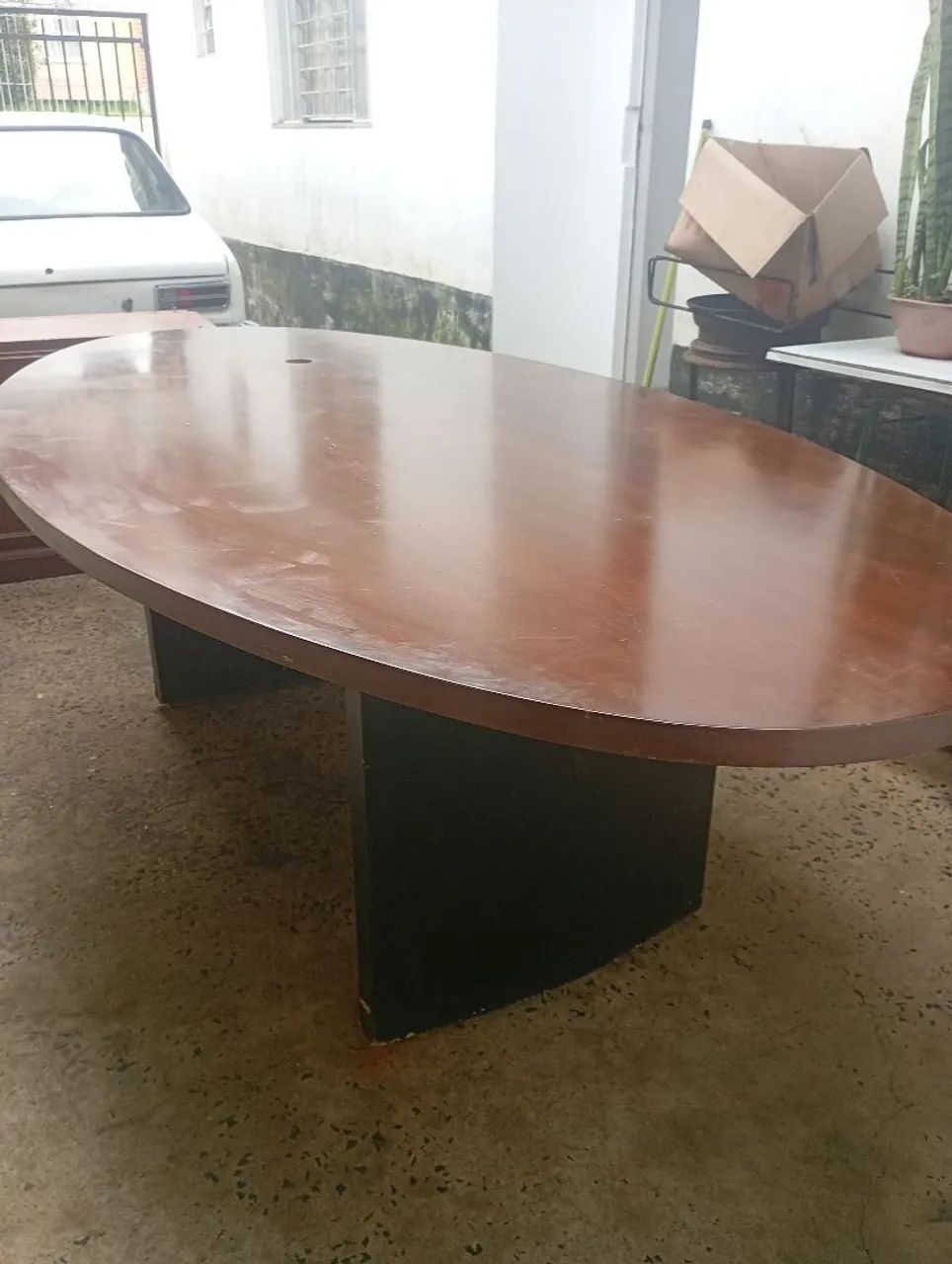 Mesa oval pra diversos ambientes 