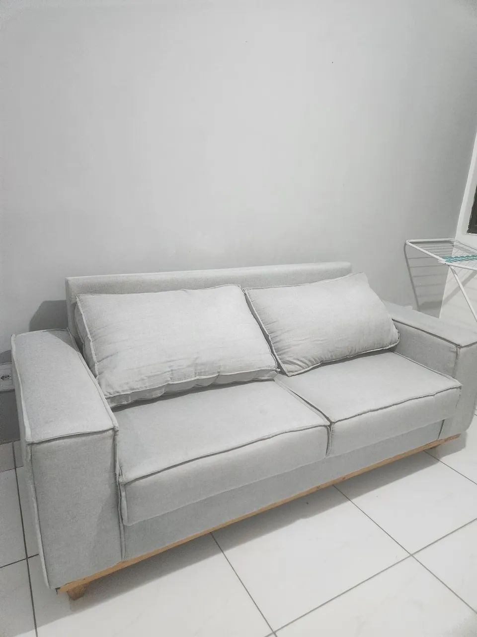 Sofá Retrô Mordeno 3 Lugares 2m - Foto 2