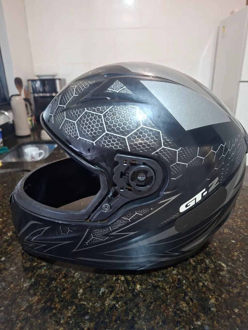 Capacete Fw3 gt2 sem viseira em ótimo estado  - Foto 2