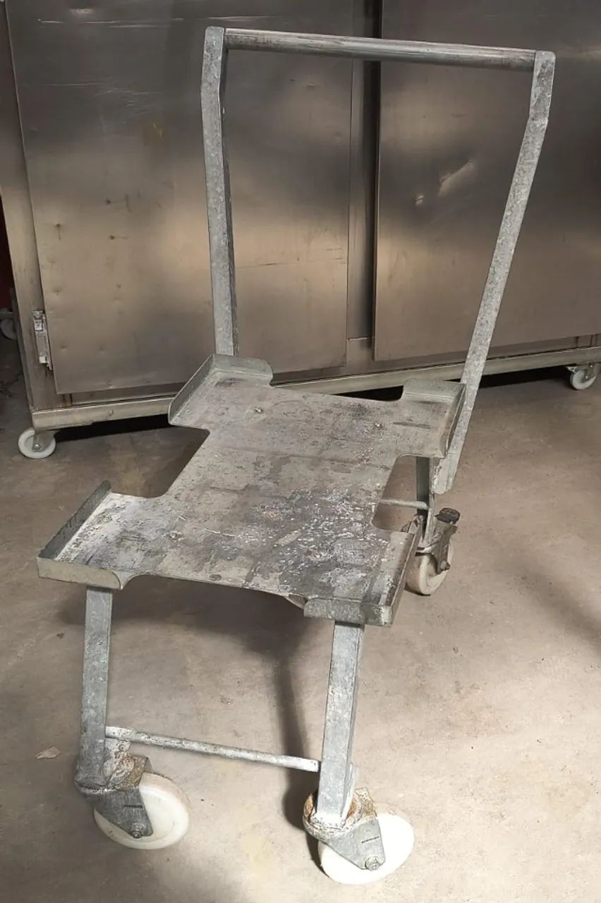 Carrinho plataforma industrial de aço inox com abas de encaixe. - Foto 2