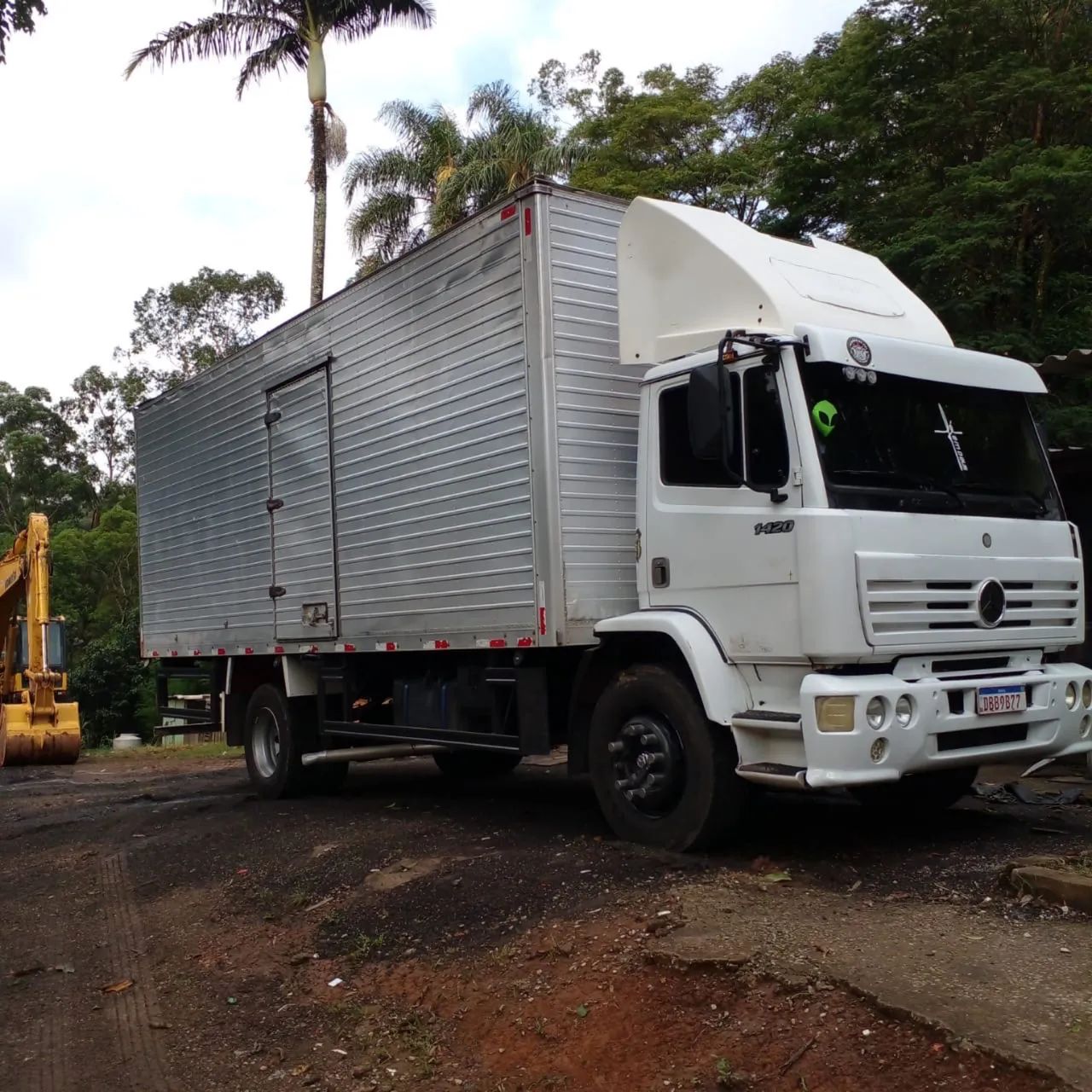 Caminhão Mercedes bens 