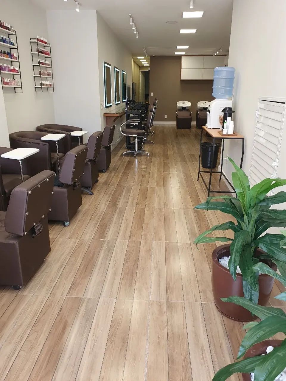 Vaga de emprego para manicure e pedicure. - Foto 5