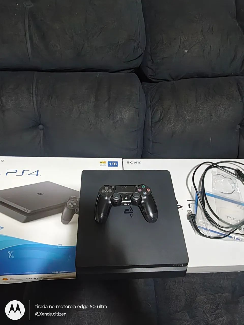 Vídeo game play 4 completo caixa e papeladas 