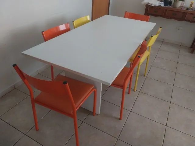 Mesa de jantar com 6 cadeiras 