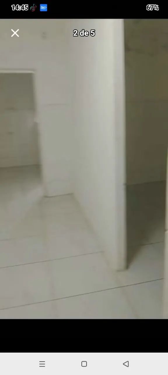 Aluga se um ponto comercial 