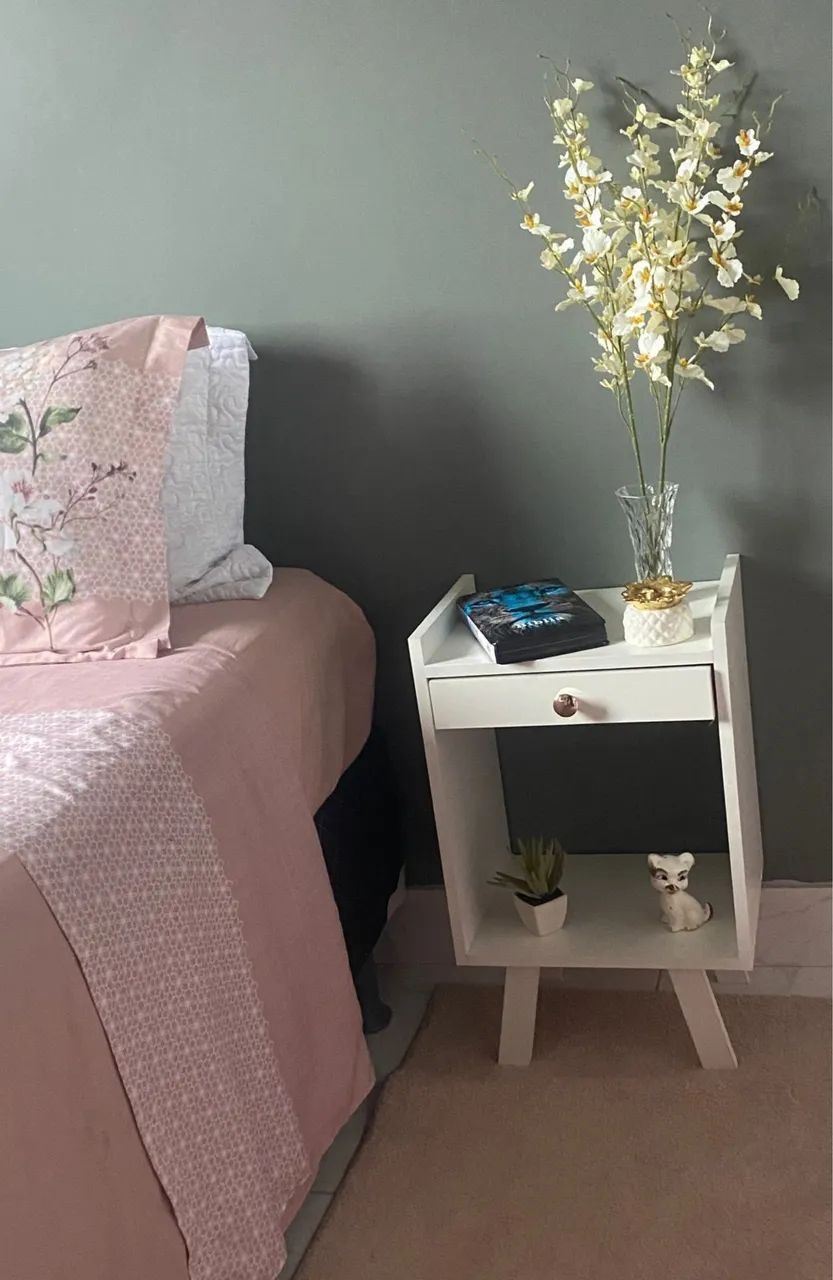 Mesa de cabeceira (criado mudo) novo 