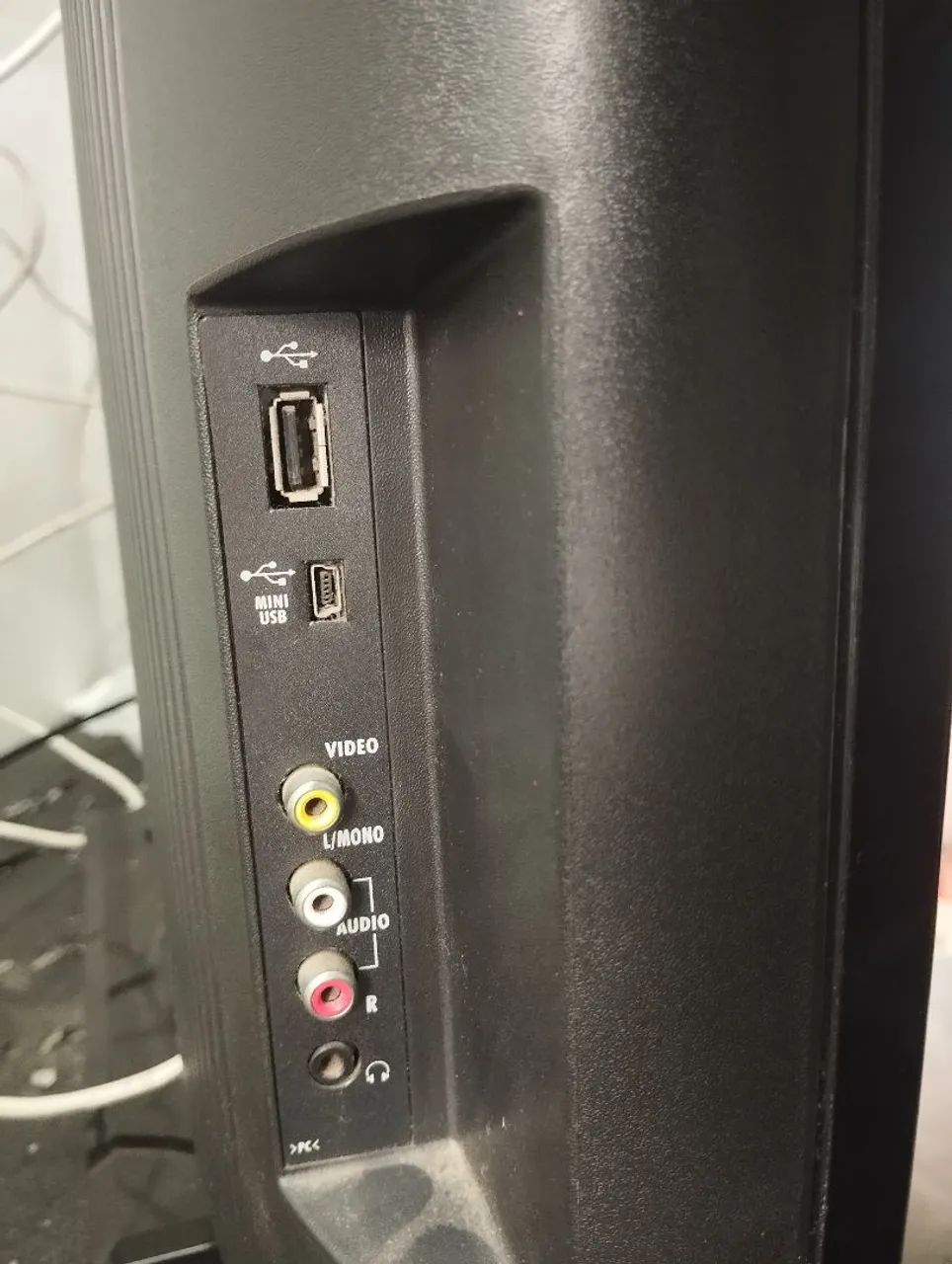 Vendo tv Semp 32 polegadas (não é smart) - Foto 5