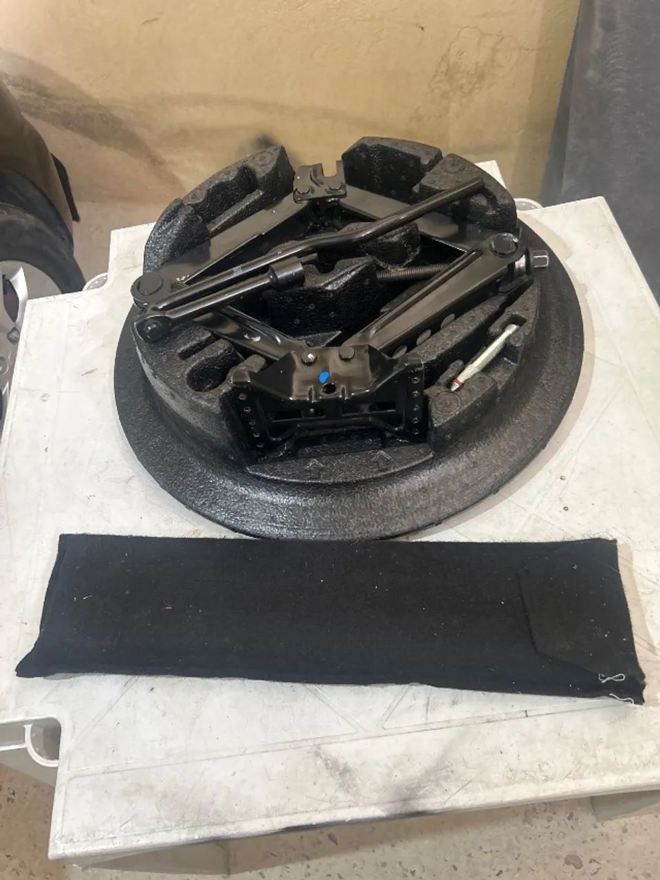 Macaco chave de roda triângulo e isopor do Jeep Renegade Jeep Compass 2024 - Foto 3