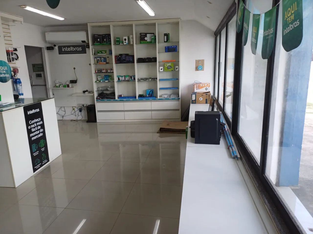 Loja localizada em avenida principal no vinhais. 