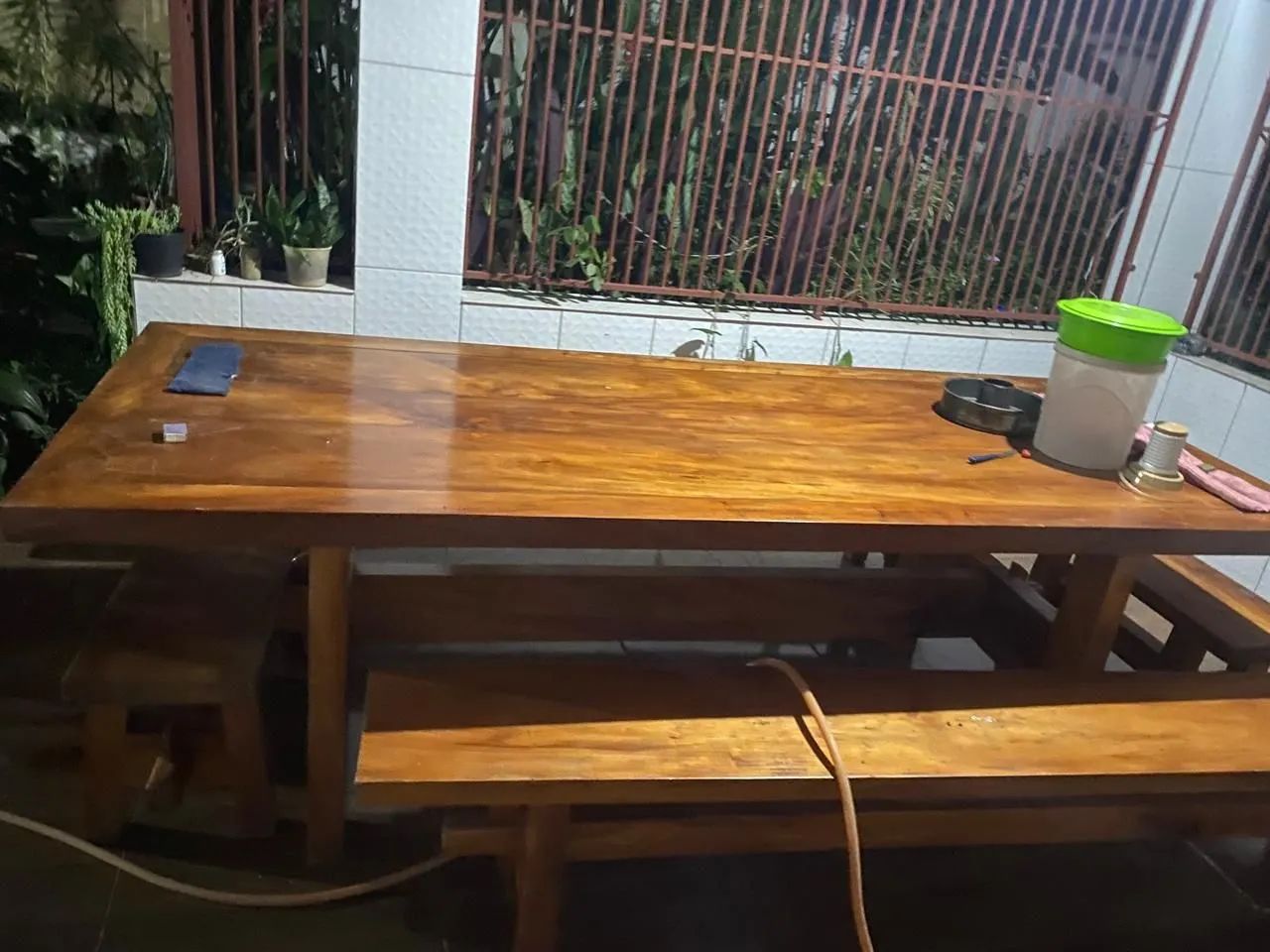 Mesa Rústica de Madeira Maciça com 2 Bancos e 2 Cadeiras  - Foto 2