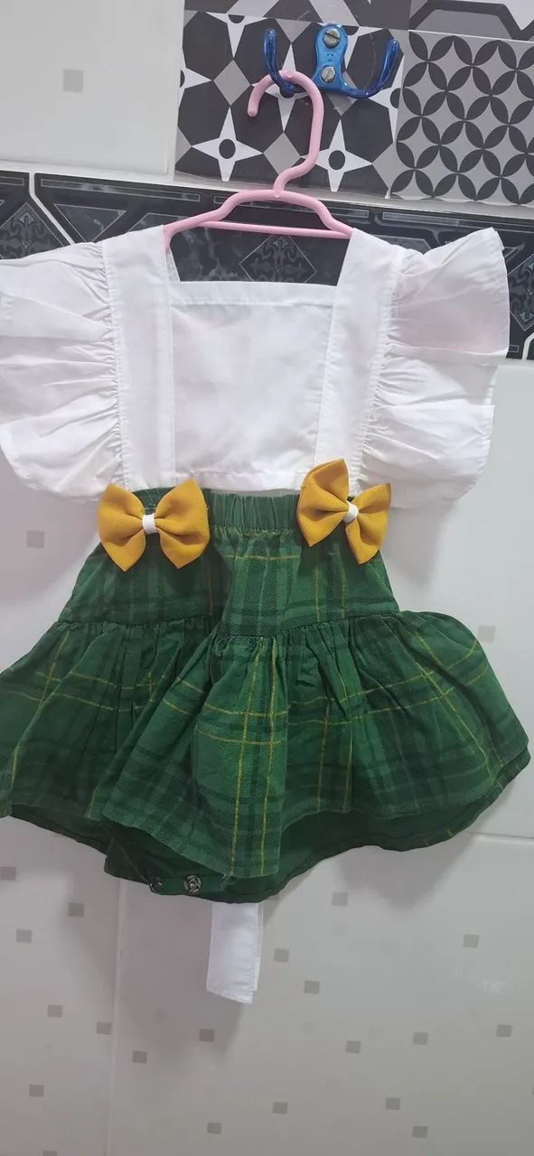 6 vestidos semi novos para bebê de 6 a 1 ano - Foto 6