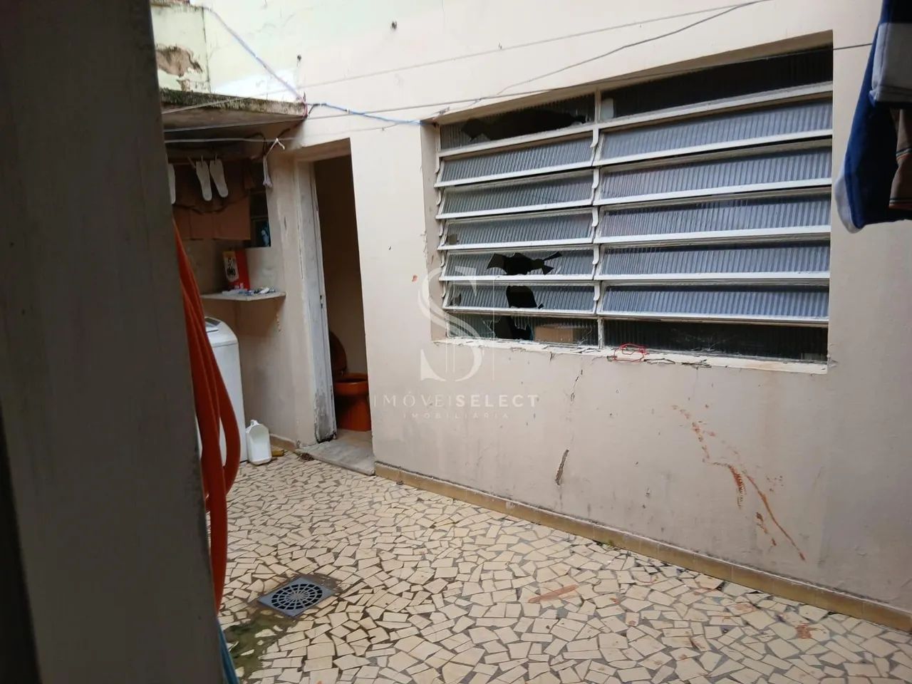 Lapa, Terreno de 301m² com construção - Zoneamento ZC.