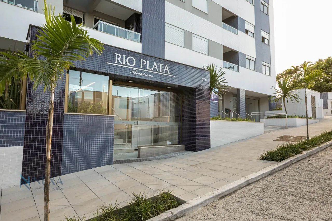 Apartamento em Capoeiras, Florianópolis com 2 Dormitórios e Suíte