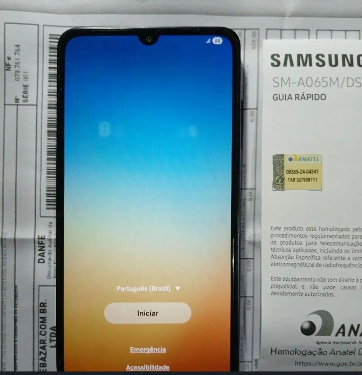 Na caixa  Samsung a06