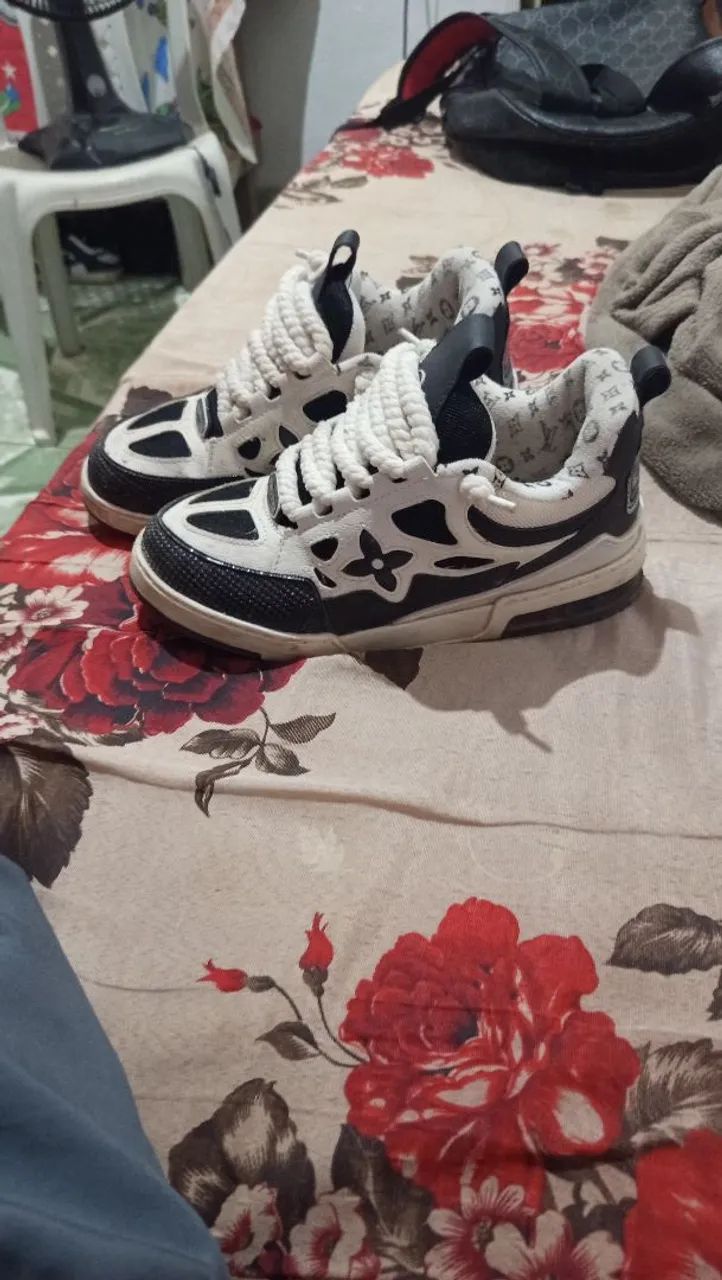 Vende se tênis Louis Vuitton 