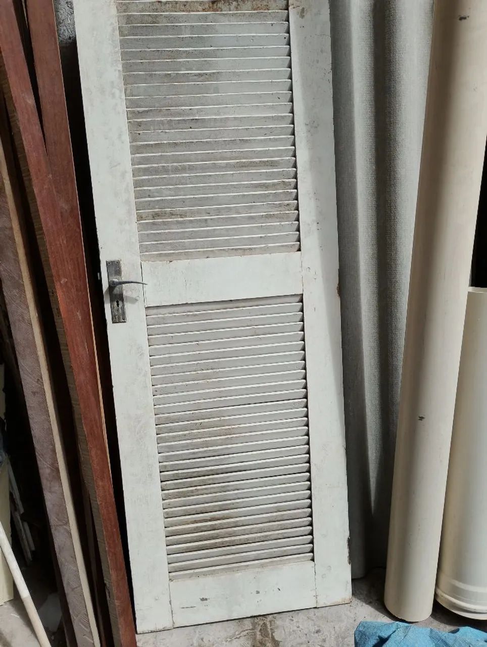 Porta Madeira veneziana 2,10X70 cm com fechadura mais a chave
