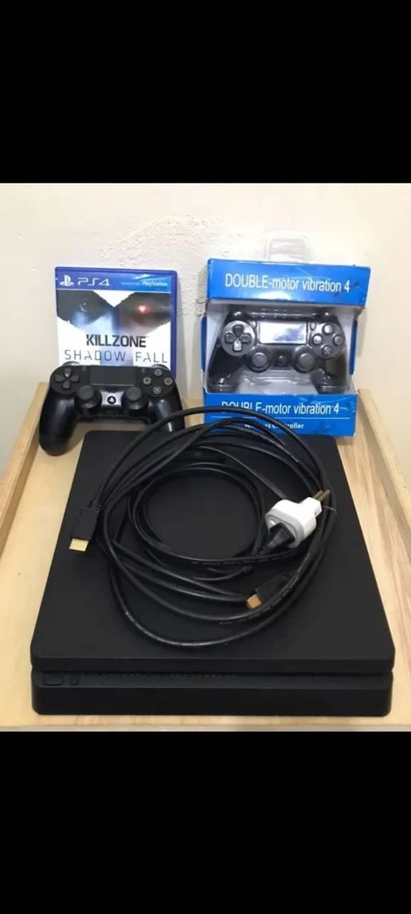 PS4 com dois controles e jogo - Foto 3