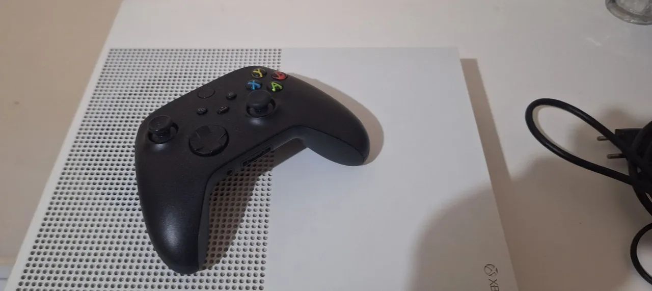 Xbox One S 1TB | Ótimo estado | Aceito Troca por Nintendo Switch