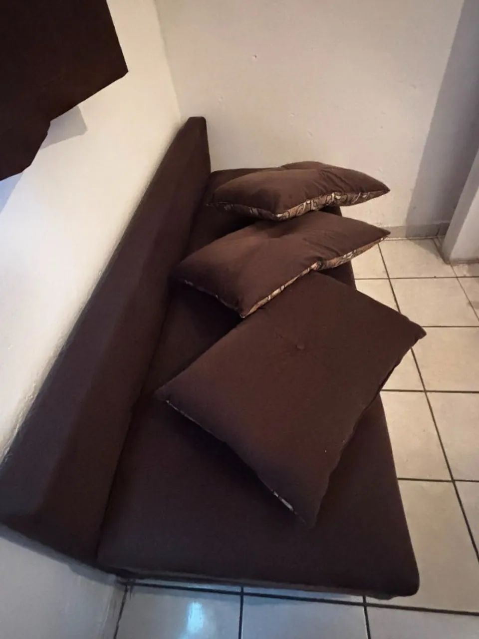 Sofá 3 lugares com almofadas soltas  - Foto 2