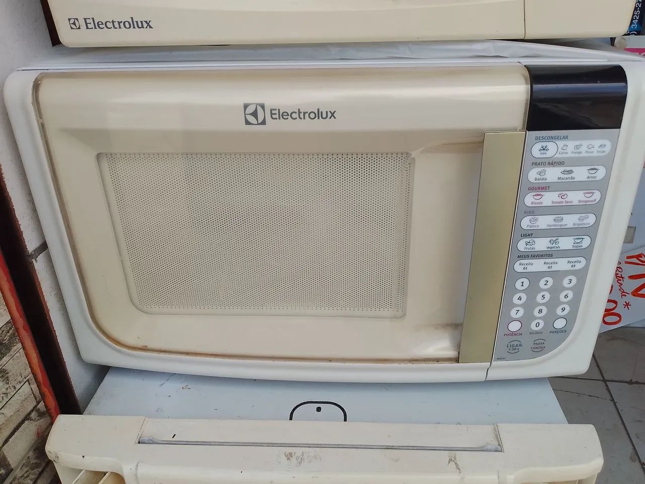 Microondas Eletrolux 30 litros.